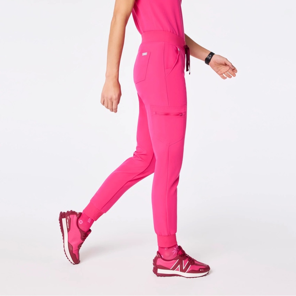 NWT Figs Women's Shocking Pink Catarina Top and Zamora Joggers Set Size S - Picture 9 of 16